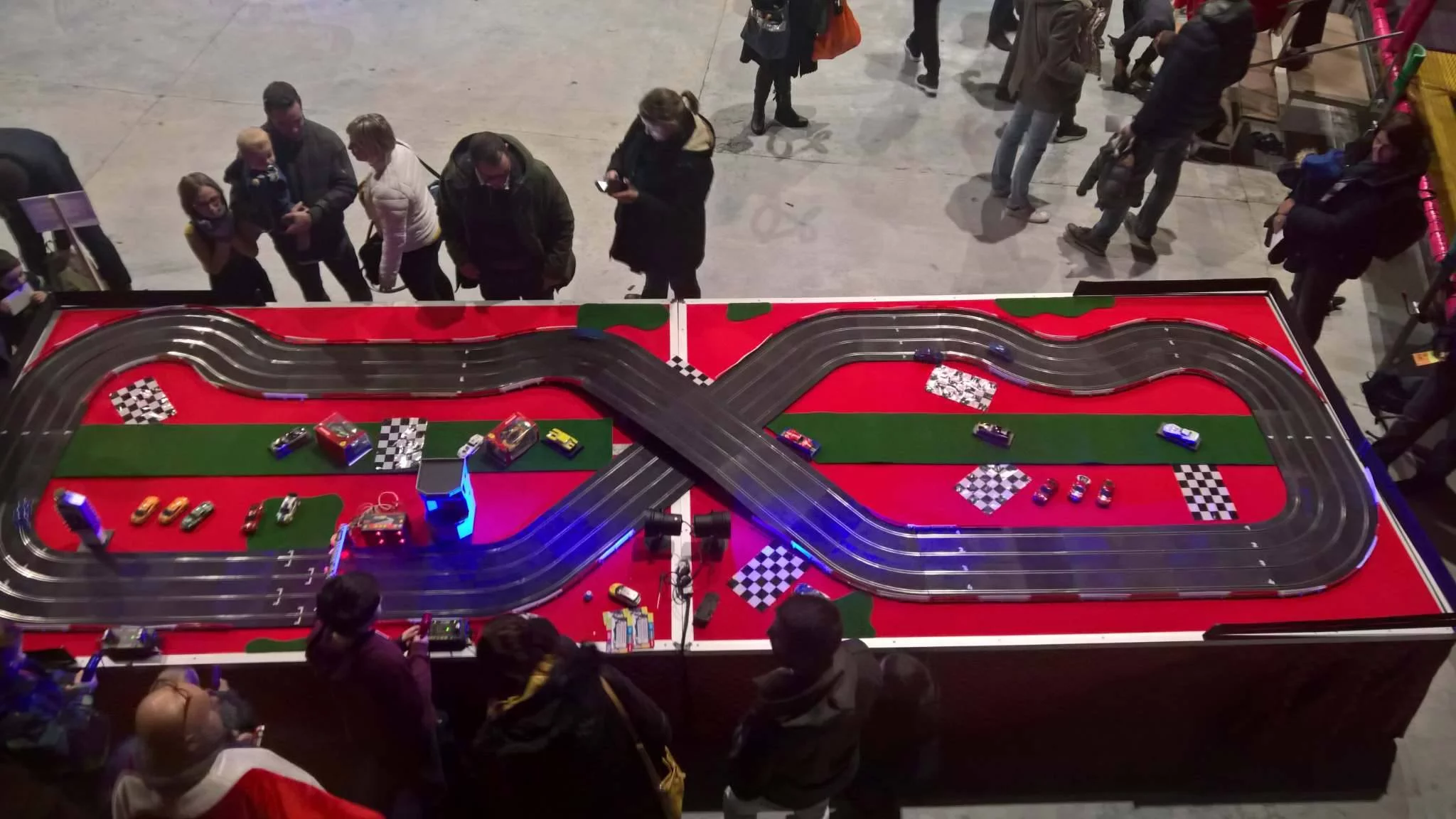 Circuit de course de voitures miniatures pour un événement d'entreprise dans la Loire
